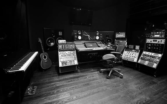 5 of the Best Independent Recording Studios Calling Manchester Home featured image