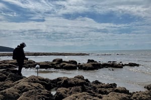 Eduardo Gama collecting field recordings of the ocean