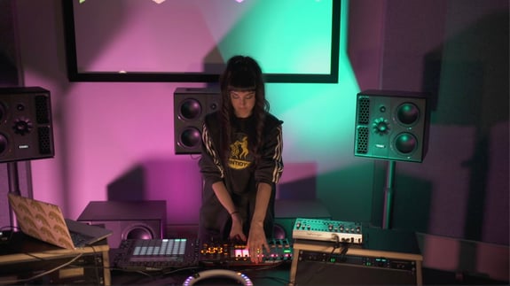 Jodie turns her DJ sets into live electronic music performances featured image